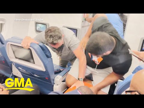 Passengers subdue off-duty flight attendant making threats near cockpit l GMA